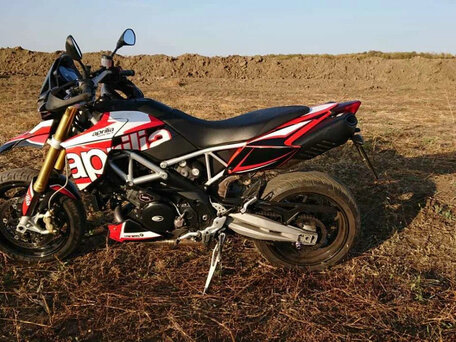 2013 Aprilia Dorsoduro 1200, красный, 750000 рублей, вид 5