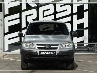 2014 Chevrolet Niva I Рестайлинг, серебристый, 539000 рублей, вид 3