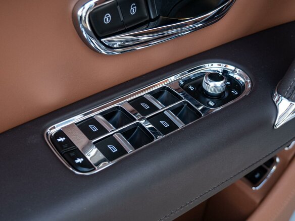 2019 Bentley Bentayga I, серый, 13200000 рублей - вид 18