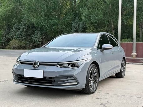2023 Volkswagen Golf VIII, серый, 1950000 рублей, вид 1