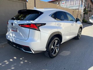 2021 Lexus NX 300h I Рестайлинг, белый, 4000000 рублей, вид 4