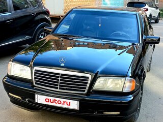 1998 Mercedes-Benz C-Класс 180 I (W202) Рестайлинг, чёрный, 440000 рублей, вид 1