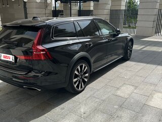 2020 Volvo V60 Cross Country II, чёрный, 2550000 рублей, вид 2
