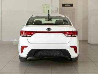 2017 Kia Rio IV, белый, 700000 рублей, вид 5