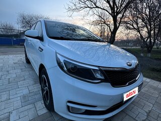 2016 Kia Rio III Рестайлинг, белый, 950000 рублей, вид 5