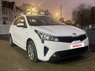 2021 Kia Rio IV Рестайлинг, белый, 950000 рублей, вид 2