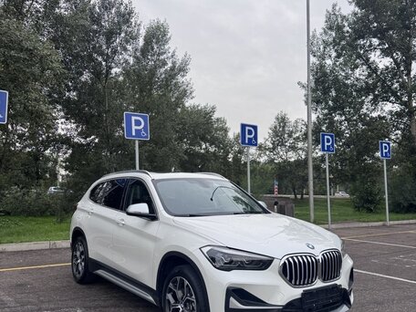 2022 BMW X1 18i sDrive II (F48) Рестайлинг, белый, 2350000 рублей, вид 3
