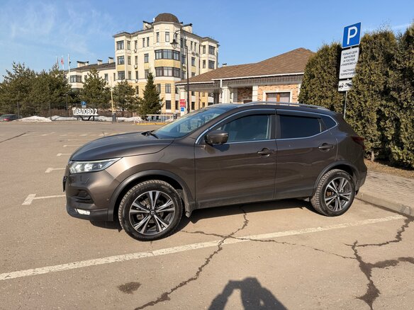 2022 Nissan Qashqai II Рестайлинг, коричневый, 2000000 рублей - вид 4