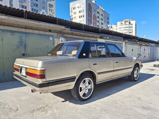 1985 Toyota Crown VII (S120), бежевый, 300000 рублей, вид 2