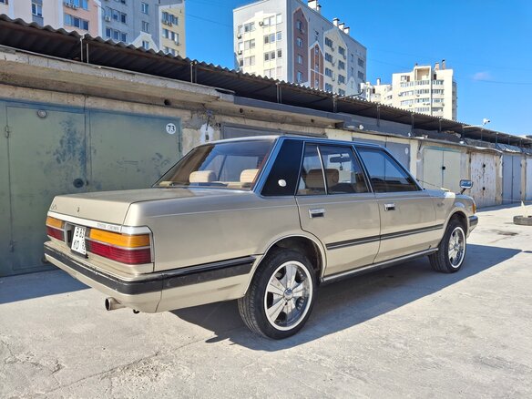 1985 Toyota Crown VII (S120), бежевый, 300000 рублей - вид 1