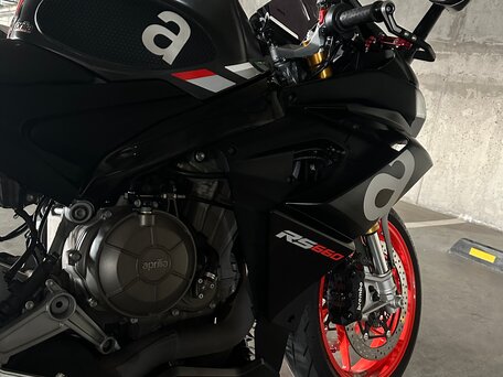 2021 Aprilia RS 660, чёрный, 1275000 рублей, вид 3