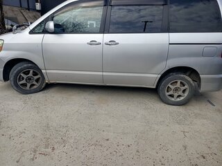 2007 Toyota Noah I (R60), серый, 980000 рублей, вид 4
