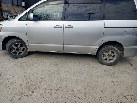 2007 Toyota Noah I (R60), серый, 980000 рублей - вид 3