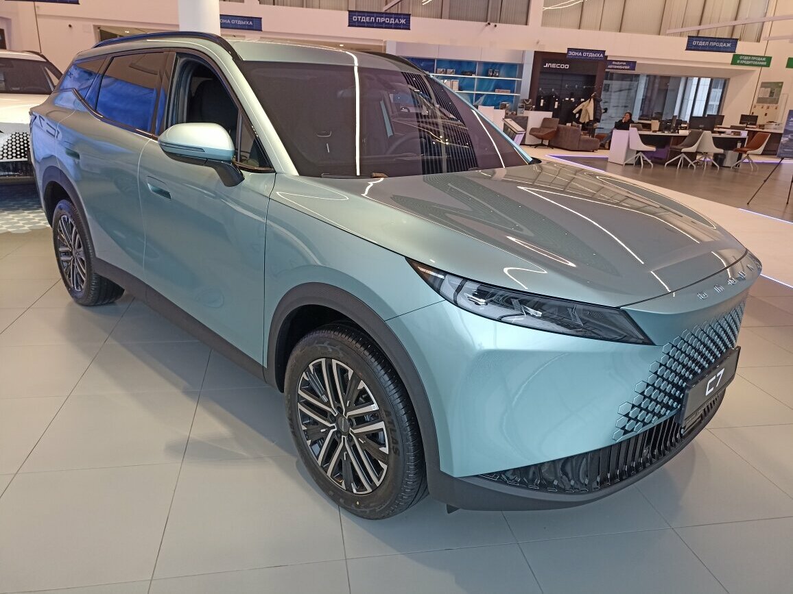 Открыть фотографии: Omoda C7