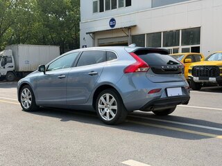 2018 Volvo V40 II Рестайлинг, голубой, 1300000 рублей, вид 4