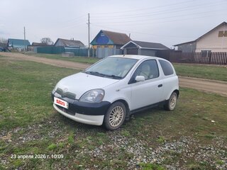 1999 Toyota Vitz I (P10), белый, 300000 рублей, вид 2