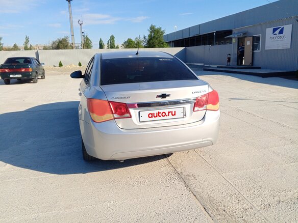 2010 Chevrolet Cruze I, серебристый, 650000 рублей - вид 2