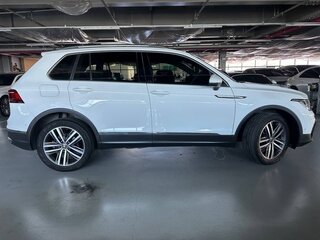 2021 Volkswagen Tiguan II Рестайлинг, белый, 3920000 рублей, вид 4