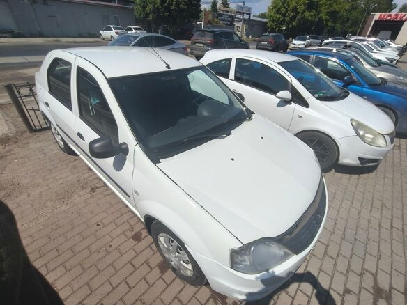 2011 Renault Logan I Рестайлинг, белый, 340000 рублей - вид 9