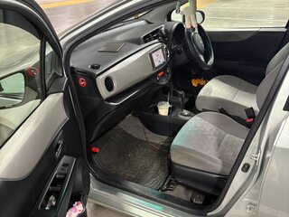 2011 Toyota Vitz III (XP130), зелёный, 520000 рублей, вид 5