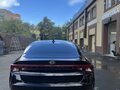 2020 Kia K5 III, чёрный - вид 3