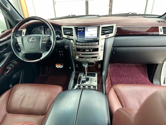 2014 Lexus LX 570 III Рестайлинг, белый, 5800000 рублей - вид 9