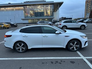 2018 Kia Optima IV Рестайлинг, белый, 1840000 рублей, вид 2