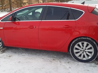 2011 Opel Astra J, красный, 690000 рублей, вид 3