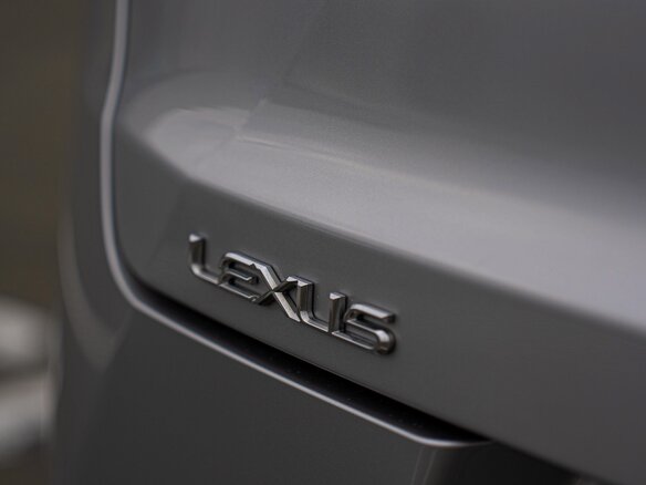 2020 Lexus UX 260h I, серебристый, 3000000 рублей - вид 14