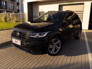 2021 Volkswagen Tiguan II Рестайлинг, чёрный, 4450000 рублей, вид 2