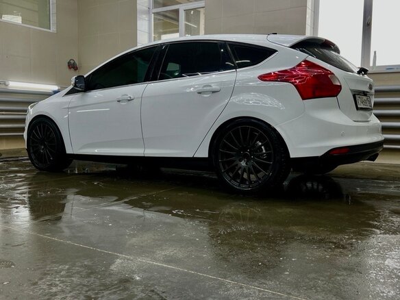 2011 Ford Focus III, белый, 900000 рублей - вид 1