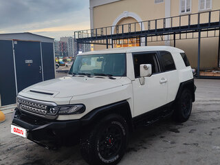 2022 Toyota FJ Cruiser, белый, 5900000 рублей, вид 1