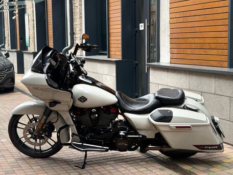 2020 Harley-Davidson CVO Road Glide, серый, 2850000 рублей, вид 5