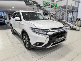 2020 Mitsubishi Outlander III Рестайлинг 3, белый, 1850000 рублей, вид 3