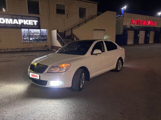2013 Skoda Octavia II (A5) Рестайлинг, белый, 900000 рублей, вид 1