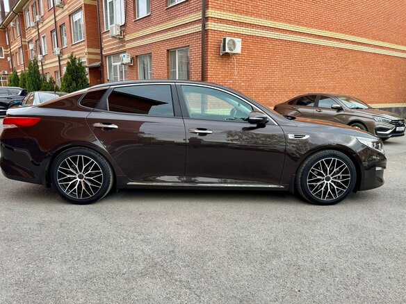 2018 Kia Optima IV, коричневый, 2050000 рублей - вид 2
