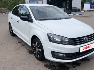 2016 Volkswagen Polo V Рестайлинг, белый, 850000 рублей, вид 1
