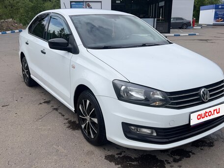 2016 Volkswagen Polo V Рестайлинг, белый, 850000 рублей, вид 1