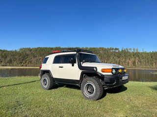 2008 Toyota FJ Cruiser, белый, 3499999 рублей, вид 2