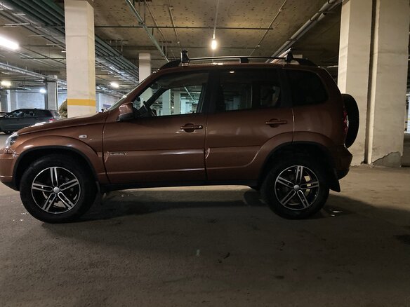 2017 Chevrolet Niva I Рестайлинг, коричневый, 800000 рублей - вид 6