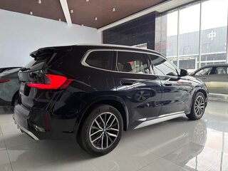 2024 BMW iX1 eDrive 25L, чёрный, 3090000 рублей, вид 4