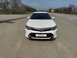 2017 Toyota Camry VII (XV50) Рестайлинг, белый, 3500000 рублей, вид 1