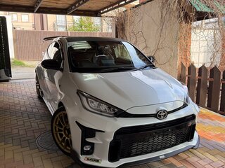 2021 Toyota Yaris IV, белый, 3550000 рублей, вид 2
