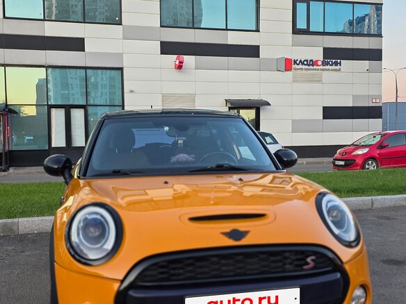 2016 Mini Hatch Cooper S III (F55/F56), оранжевый - вид 1
