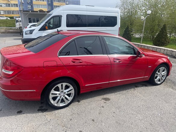 2011 Mercedes-Benz C-Класс 180 BlueEFFICIENCY III (W204) Рестайлинг, красный, 1750000 рублей - вид 2