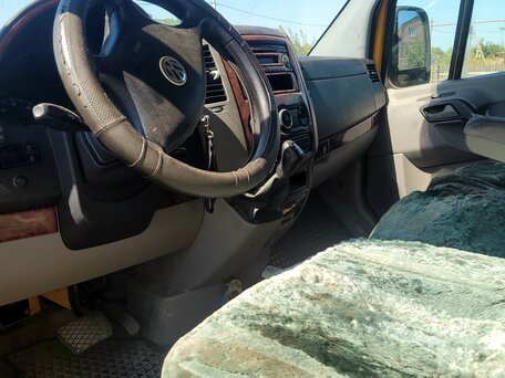 2008 Volkswagen Crafter, жёлтый, 850000 рублей, вид 3