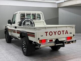 2025 Toyota Land Cruiser 79 70 Series Рестайлинг 2, белый, 8600000 рублей, вид 2
