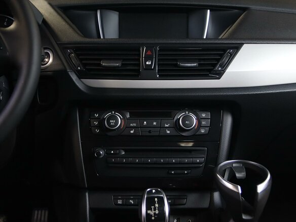 2014 BMW X1 20i I (E84) Рестайлинг, чёрный, 1149000 рублей - вид 9
