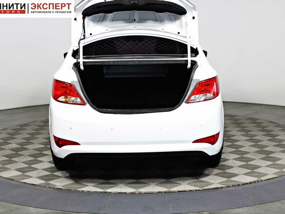 2015 Hyundai Solaris I Рестайлинг, белый, 985000 рублей - вид 16