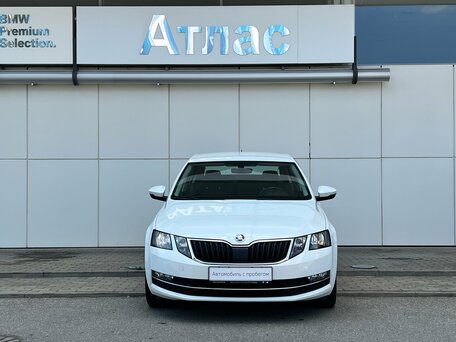 2018 Skoda Octavia III (A7) Рестайлинг, белый, 1640000 рублей, вид 3